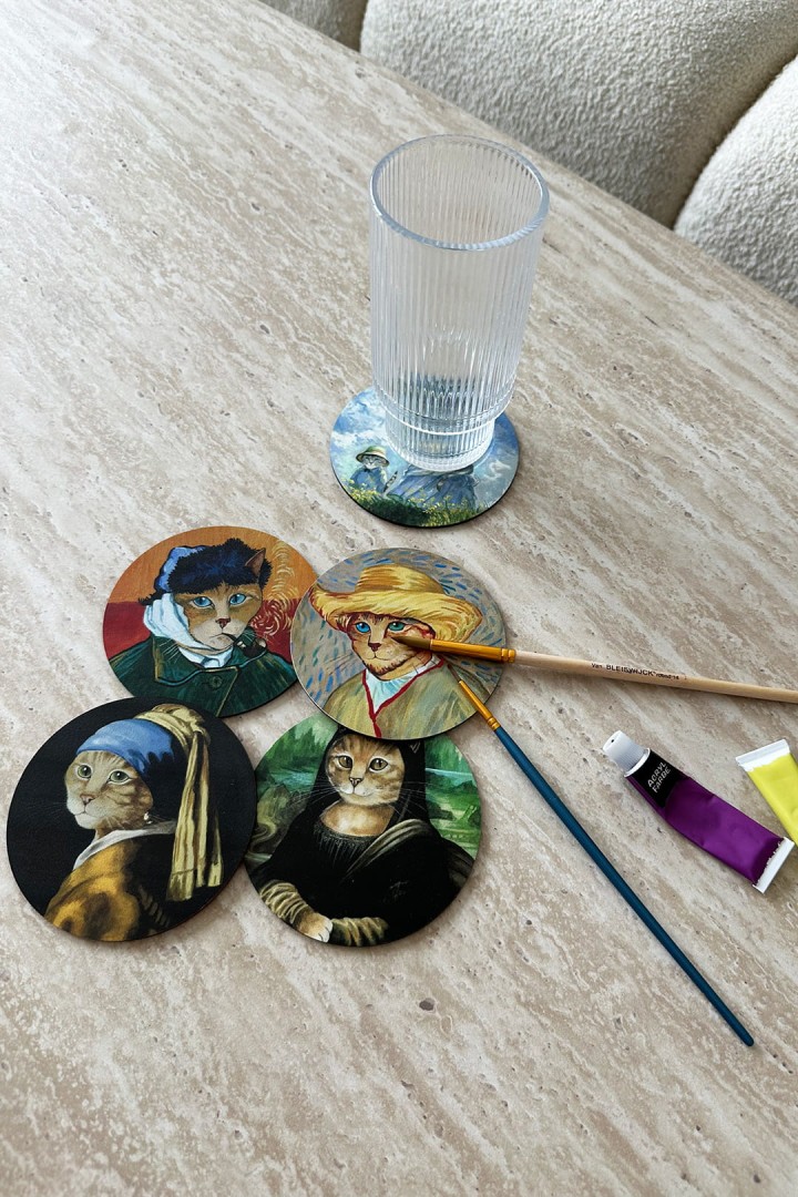 Dřevěné podložky pod hrnky s motivem kočky - ručně malované, 8 vzorů