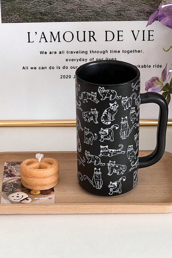 Vysoký hrnek s kočkami černý 420 ml