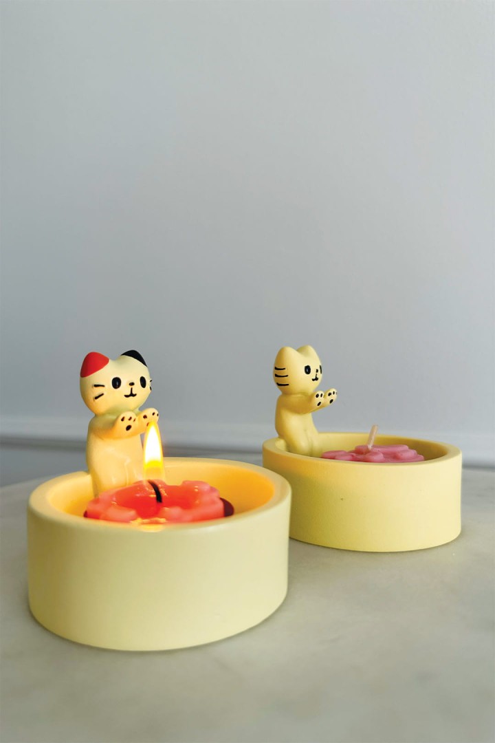 Tealight svícen s trojbarevným koťátkem + vonná svíčka ve tvaru kočičí tlapky