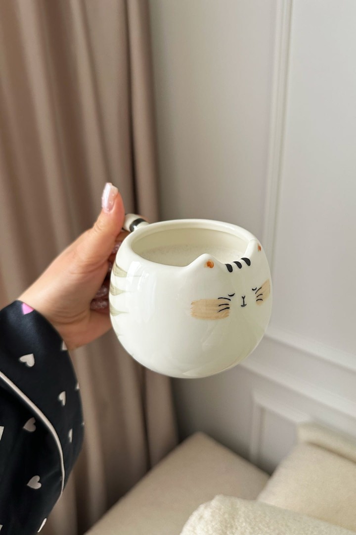 Sudový hrnek s malovanou pěknou kočkou 380 ml