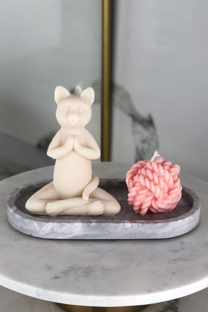 Svíčka figurka kočka meditující jóga