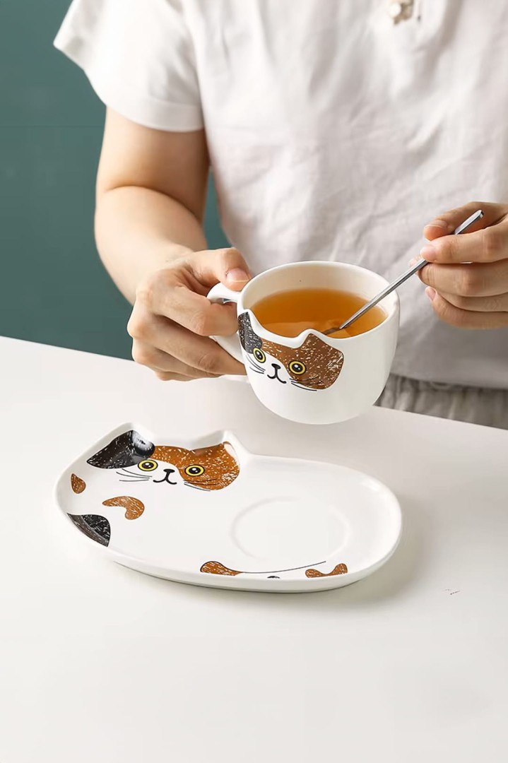 Kočičí hrnek s talířem s motivem kočky