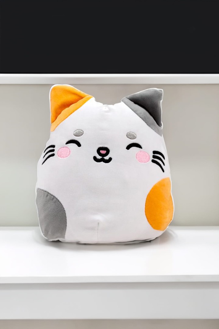 Plyšová mačkací kočka - váš nový měkký kamarád