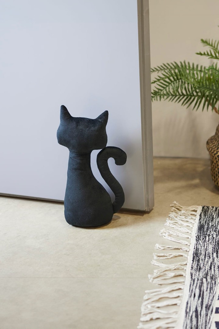 Ochrana dveří ve tvaru černé kočky