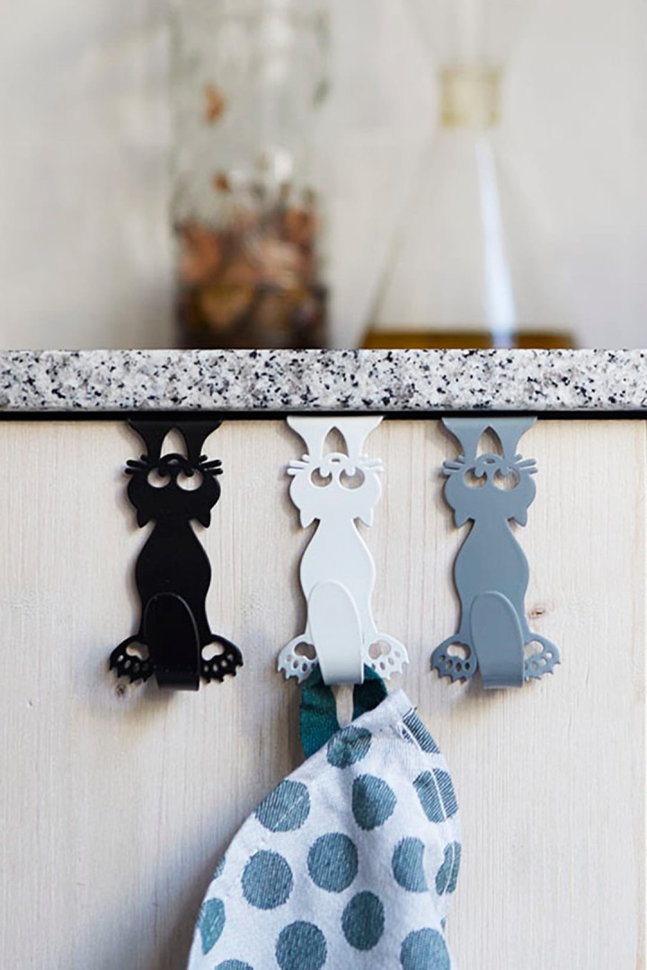 Kovový věšák ve tvaru kočky