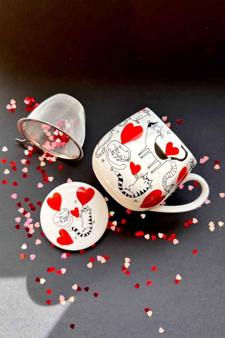 Porcelánový hrnek kočka a čajovým sítkem