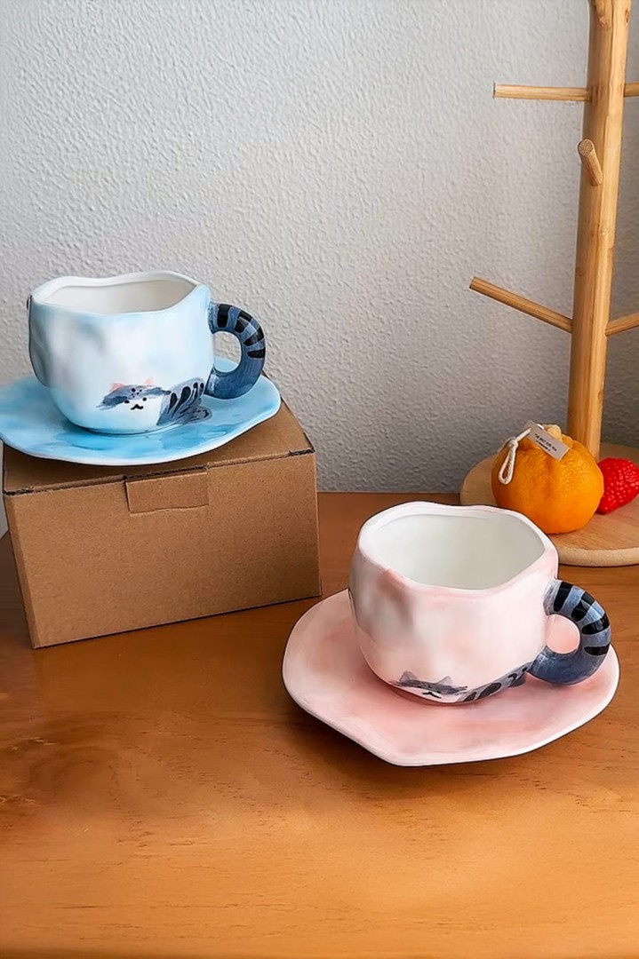 Šálek s podšálkem s ručně malovanou kočkou